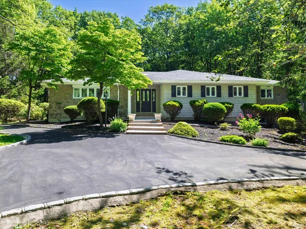 7 Deer Path, Port Jefferson, NY 11777