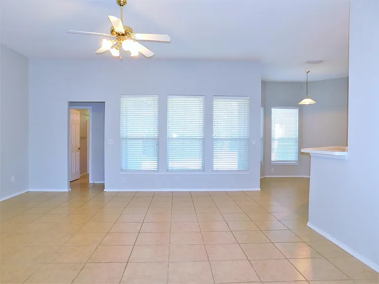 3721 Calvert Ln — Photo 7