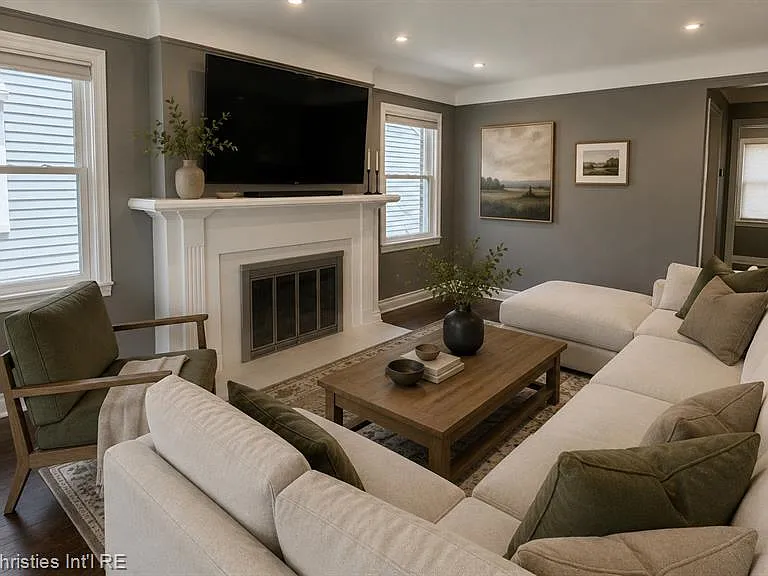 2990 Oakshire Ave — Photo 2