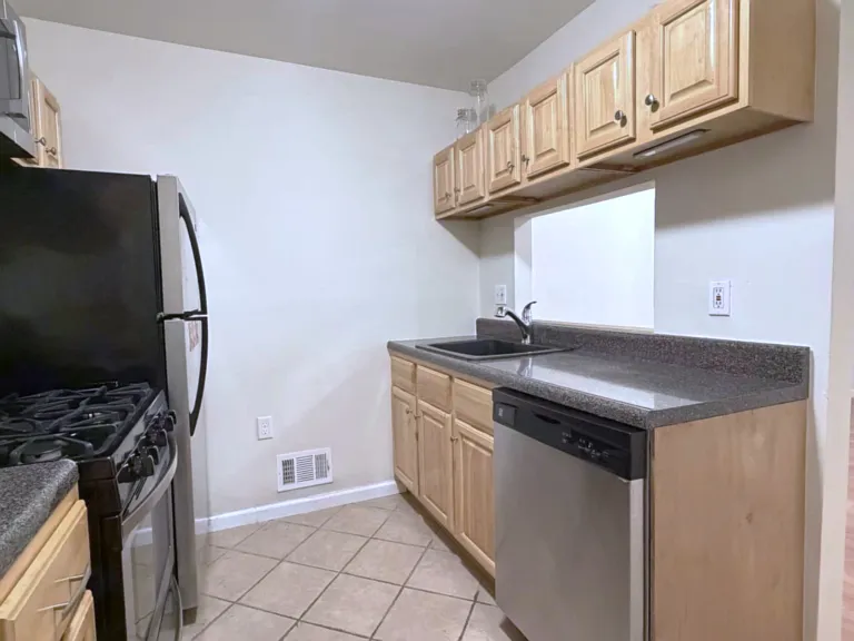 36 Howard Ct — Photo 8