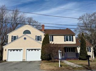 22 Mayfield Rd, Barrington, RI 02806