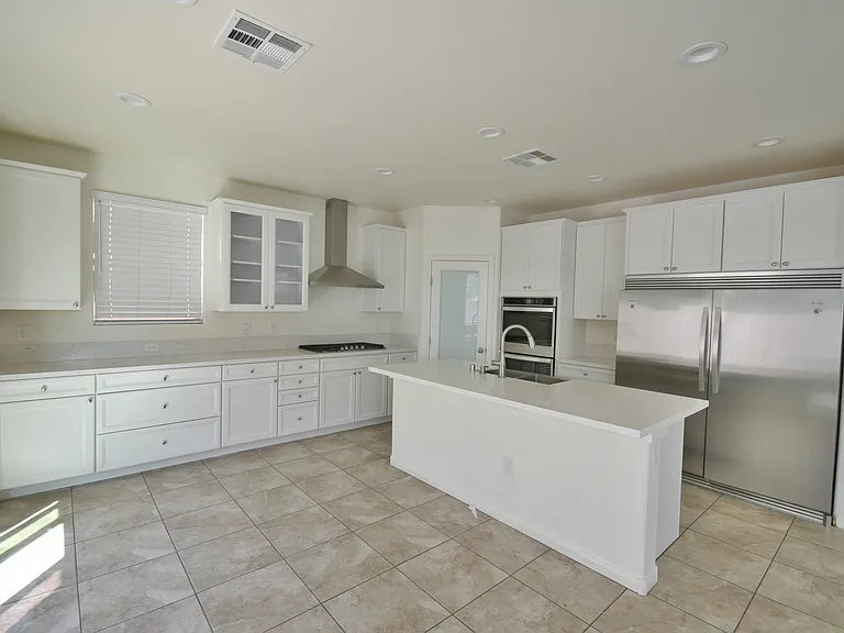 3041 Lake Como Ave — Photo 8