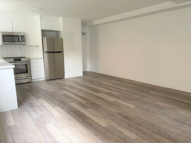 2901 Saint Clair Ave E — Photo 15