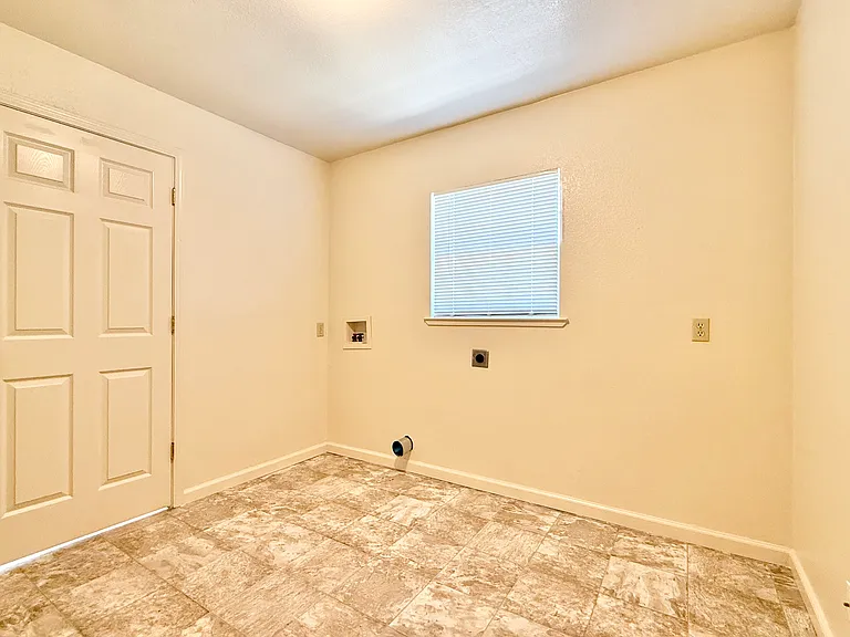 818 W Joaquin St — Photo 7