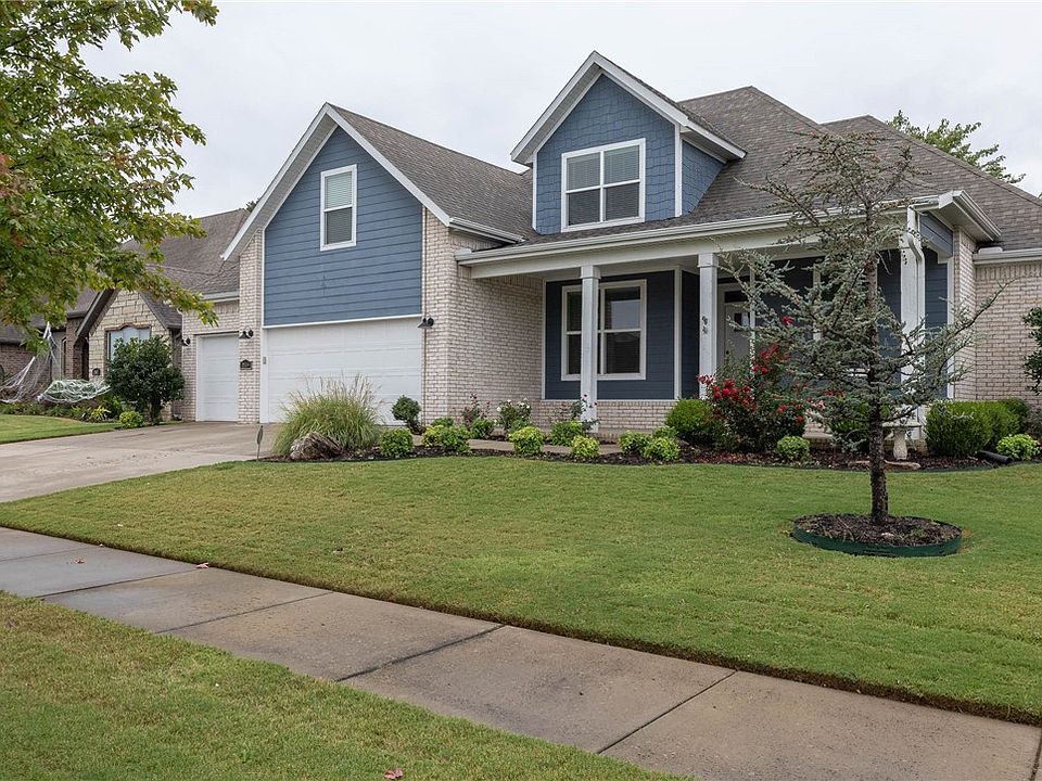 1st image of 2559 N Glenmoor Dr