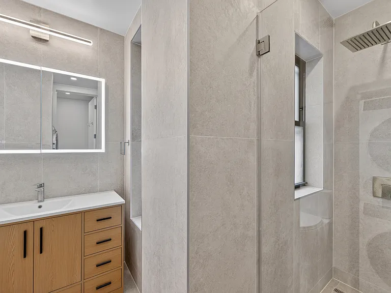 207 8th Ave #4R — Photo 8