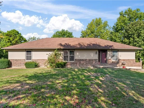 2414 Walnut St, Higginsville, MO 64037