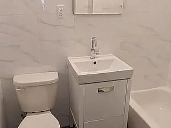 4th image of 340 E 49th St APT 3D