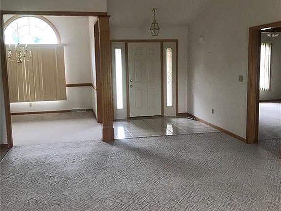 3rd image of 751 Greenfield Dr