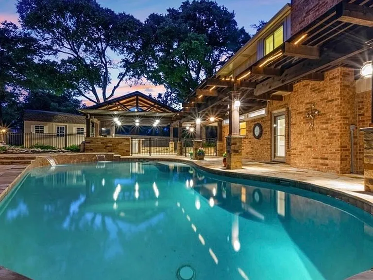 3069 Summit Dr — Photo 1