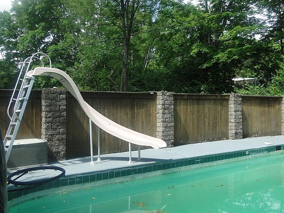 4th image of 2036 Lakeside Dr