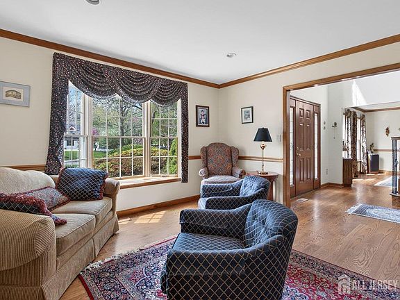4th image of 13 Brookside Ct