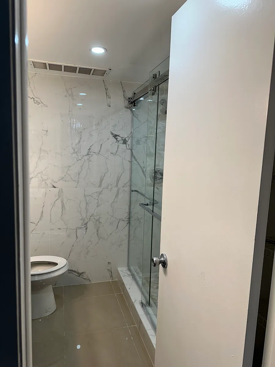 Building Photo - 4222 Inverrary Blvd #4208