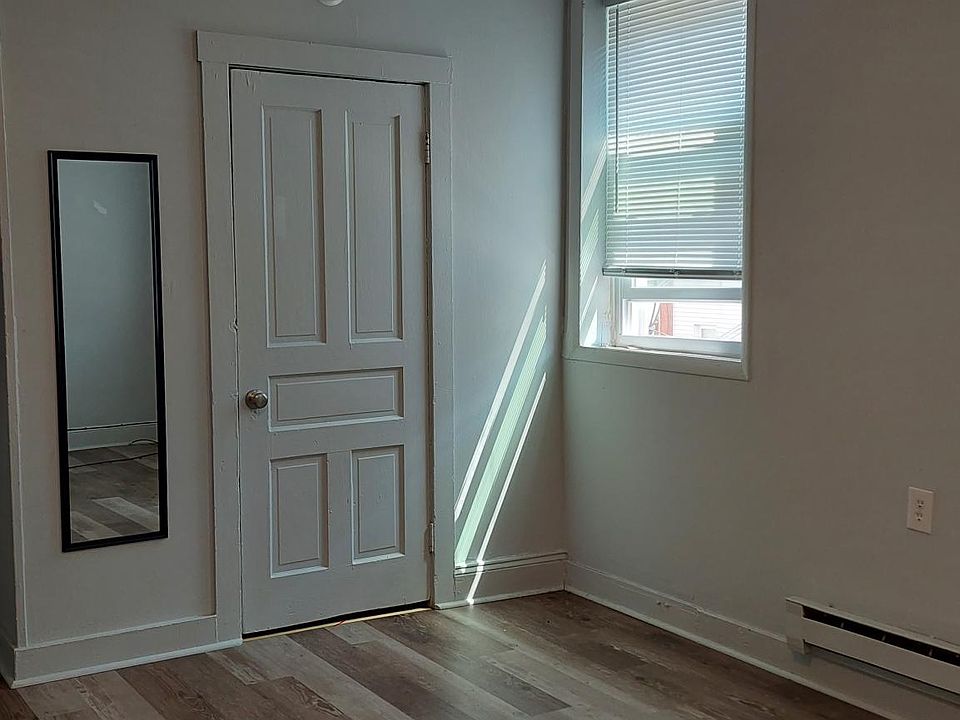 1st image of 3054 Richmond St #4