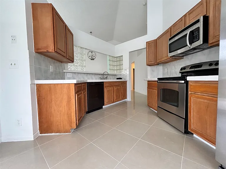 2990 NW 68th Ave — Photo 15