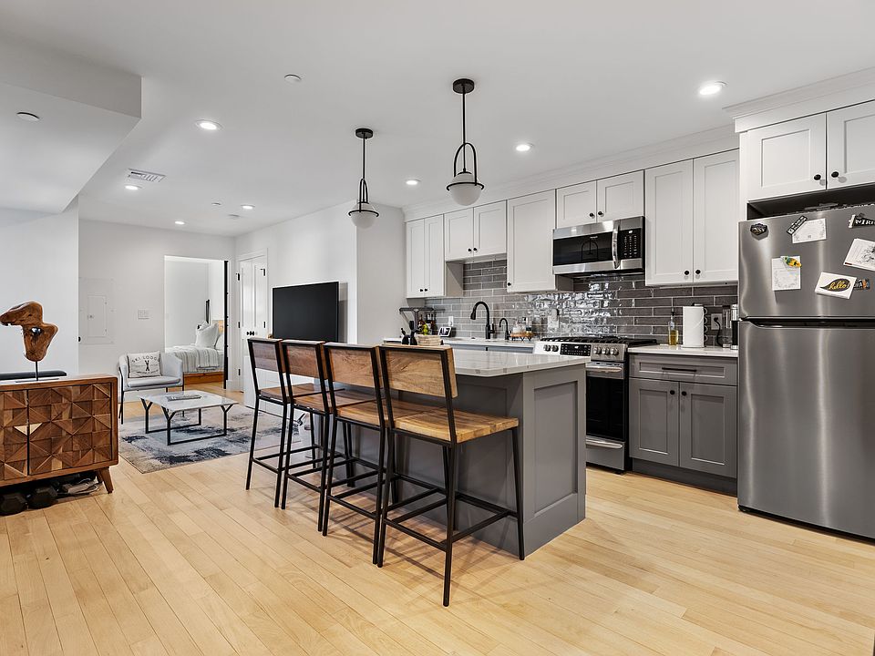 1st image of 220 Saratoga St #202