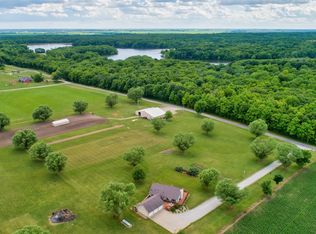 9167 N 2850 East Rd, Ellsworth, IL 61737