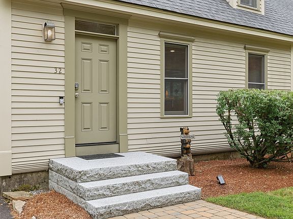 4th image of 32 Shaker Ln