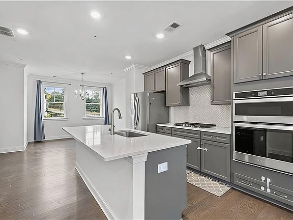4th image of 6562 Beacon Dr