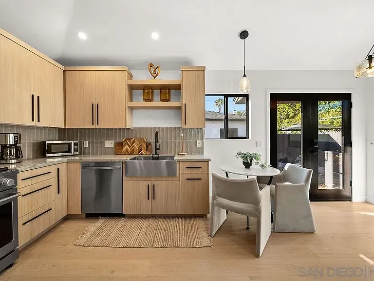 434 Bonair St — Photo 3