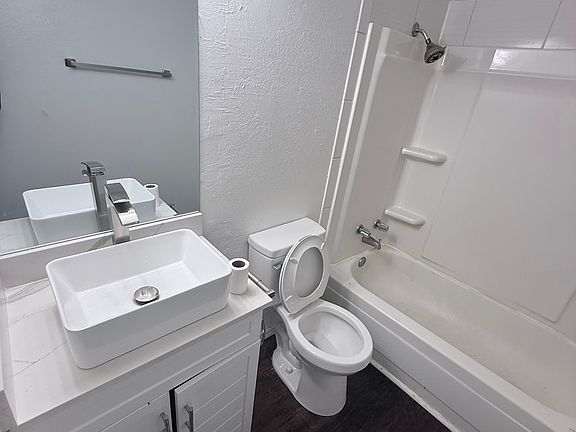 3rd image of 500 Byron St APT B