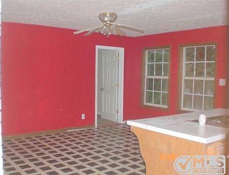4th image of 1160 Hill Dr