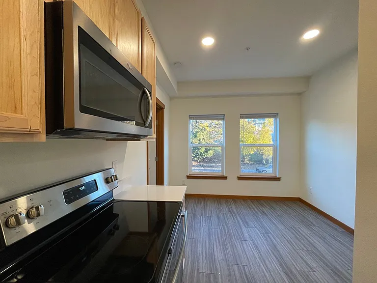 1111 N Forest St — Photo 5