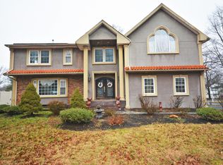 5 Snowdrift Dr, Piscataway, NJ 08854