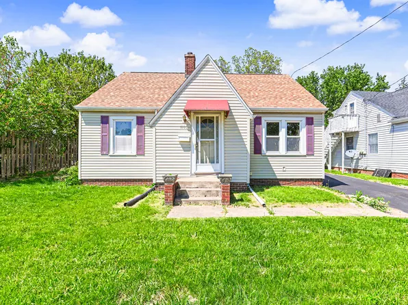 1005 Peoria St, Washington, IL 61571