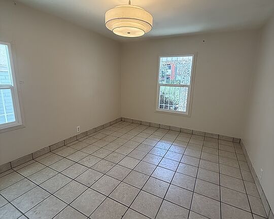 4th image of 12015 Riverside Dr