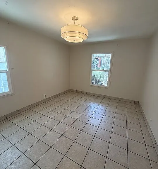 12015 Riverside Dr — Photo 4