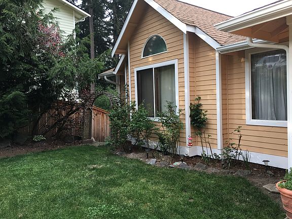 4th image of 18712 McGhee Dr E