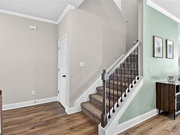 5th image of 352 Cherryhill Ln