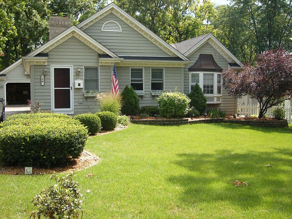 4 W Eureka Dr