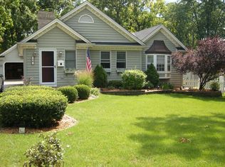 4 W Eureka Dr, Lemont, IL 60439