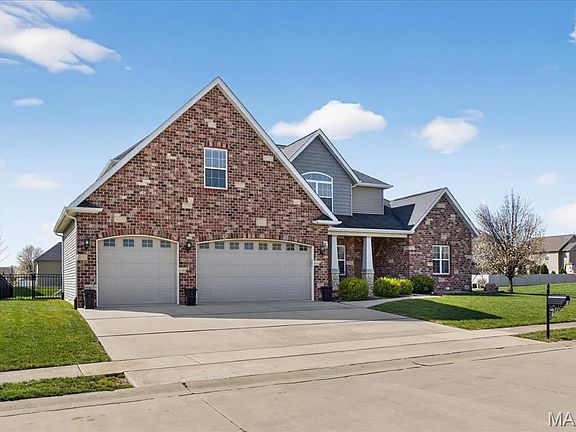 3rd image of 245 Oakshire Dr E