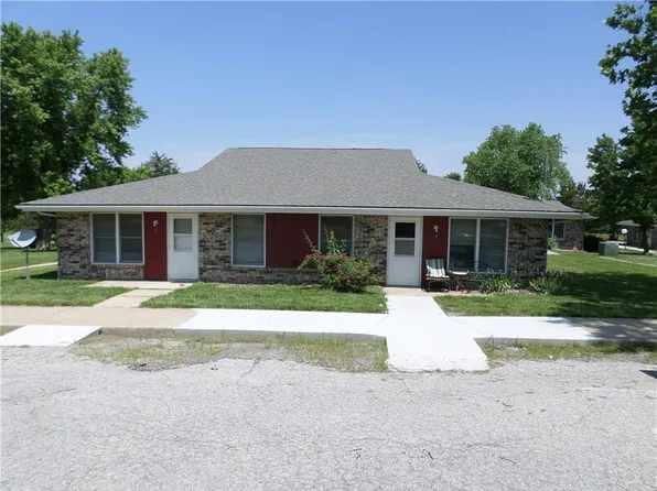 209 9th St, Effingham, KS 66023