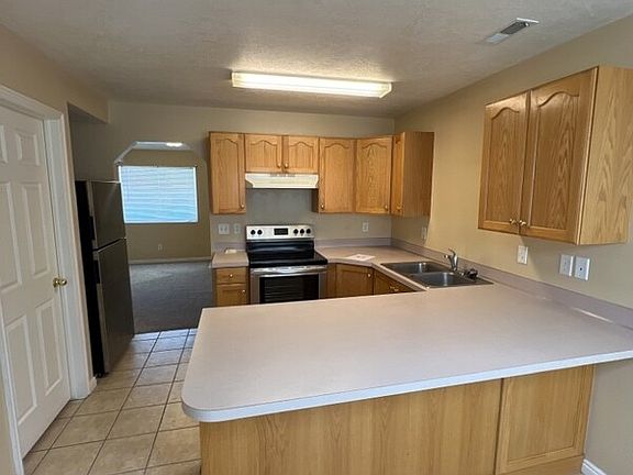 3rd image of 565 W 350 N APT 3