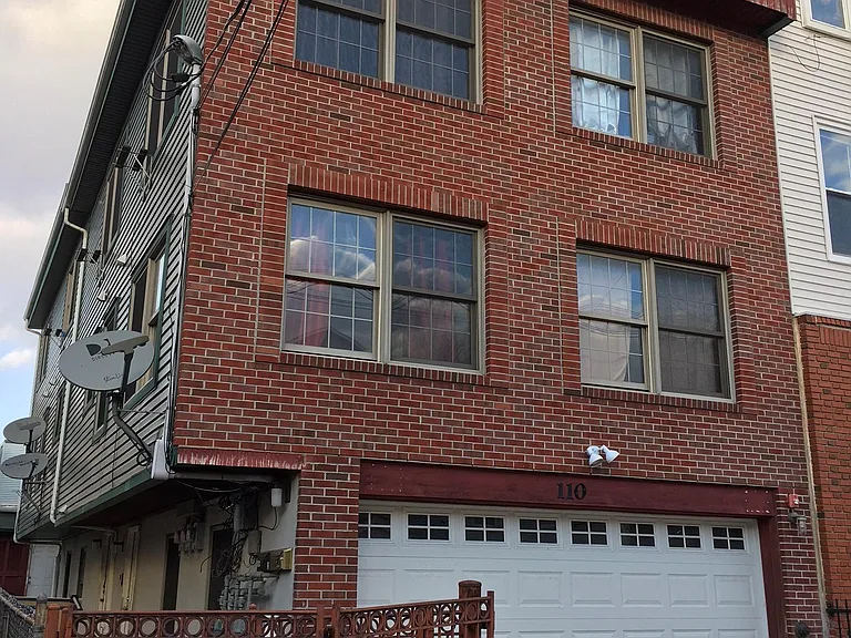 110 Thorne St #FRONT — Photo 1