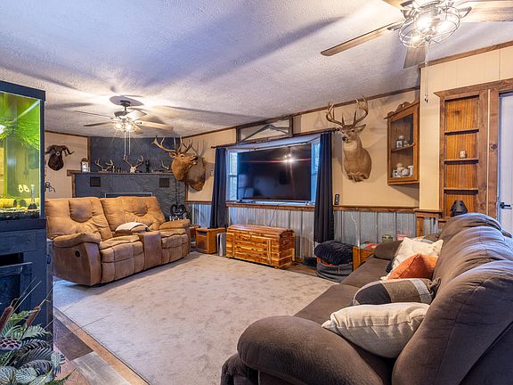 5th image of 475 Old Aurora Road