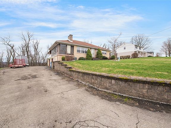 3rd image of 891 Northeast Dr
