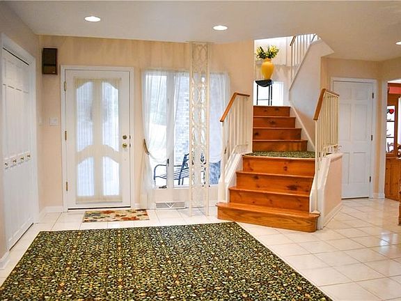 4th image of 1322 Maywood Ln