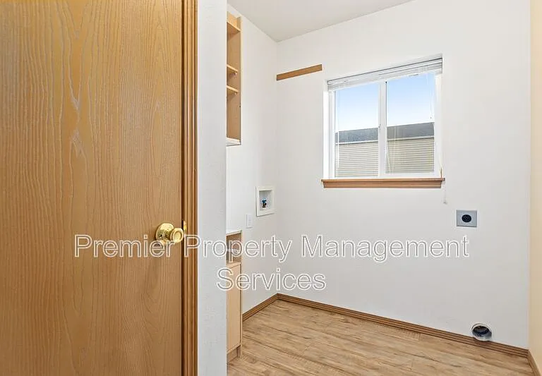 408 Rice Ln — Photo 9