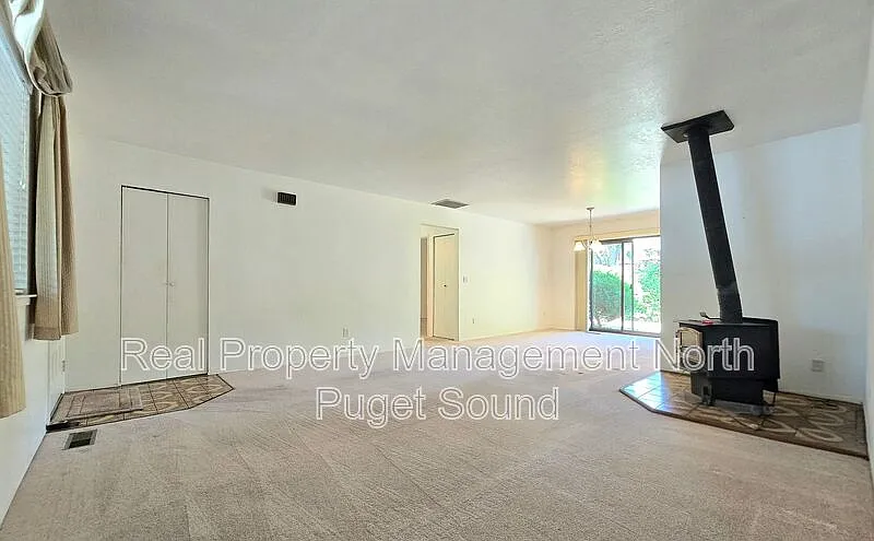 2 bed, 1.5 bath, 1400 sqft, $2,850 — Photo 2