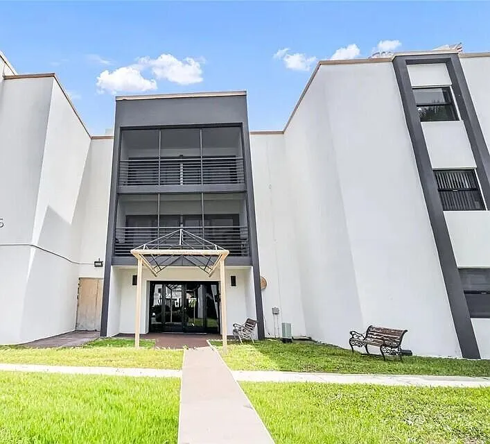 2 bed, 2.0 bath, 1087 sqft, $2,600 — Photo 2