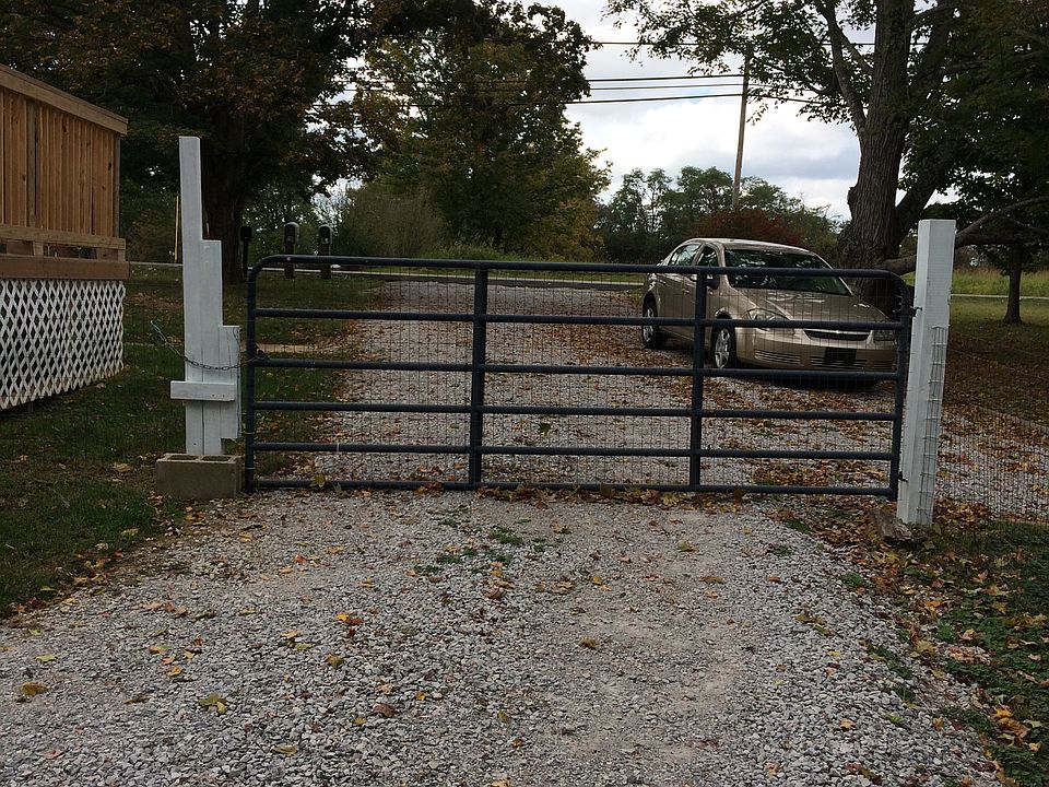 Darn gate for back yard