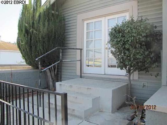 2nd image of 725 W 10th St