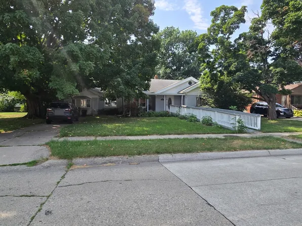 20840 Sunnydale St, Saint Clair Shores, MI 48081