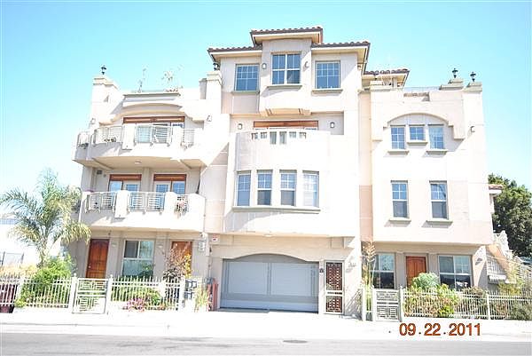 1st image of 930 E 10th St #B