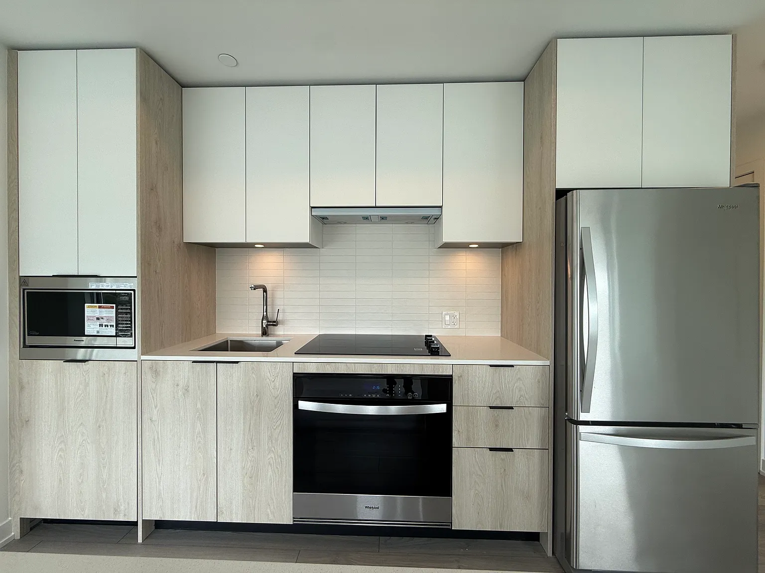 1409-1007 The Queensway Toronto Ontario M8Z 0H4 — Photo 1